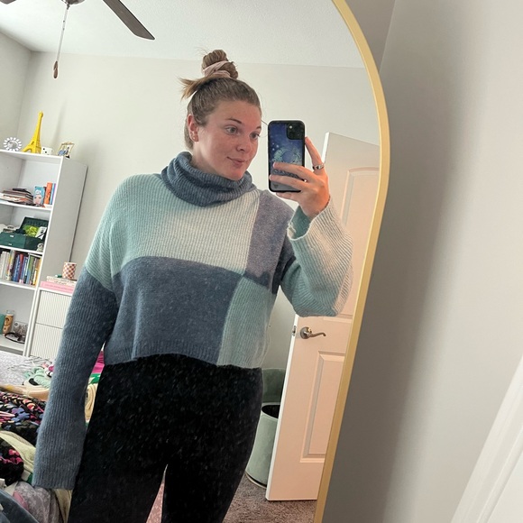 Wild Fable Blue Cropped Colorblock Turtleneck Sweater - Picture 4 of 6